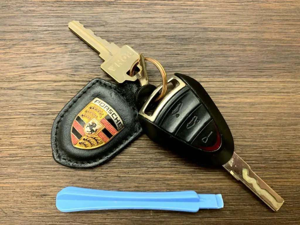 987 Key Fob Battery - with Plastic Pry Tool.